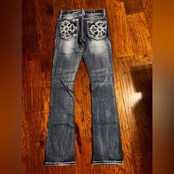 Antique Rivet - Picture 2 of 3